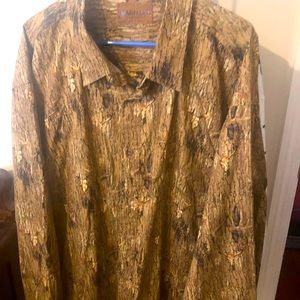 Men’s 2x long sleeve hunting style shirt.